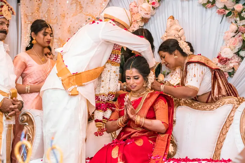 The mangalsutra being tied with the family around.