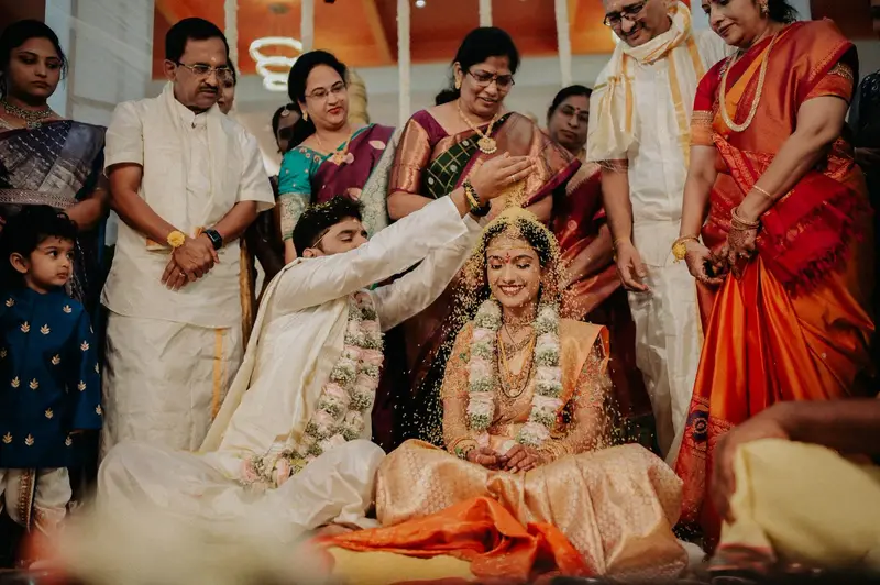 The family showering rice, the bride at the centre.